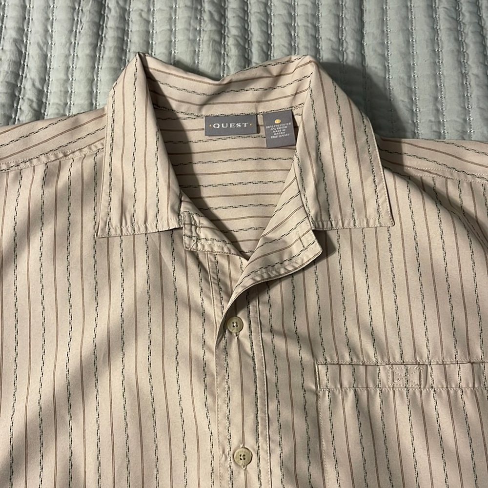 Men’s short sleeved button up shirt